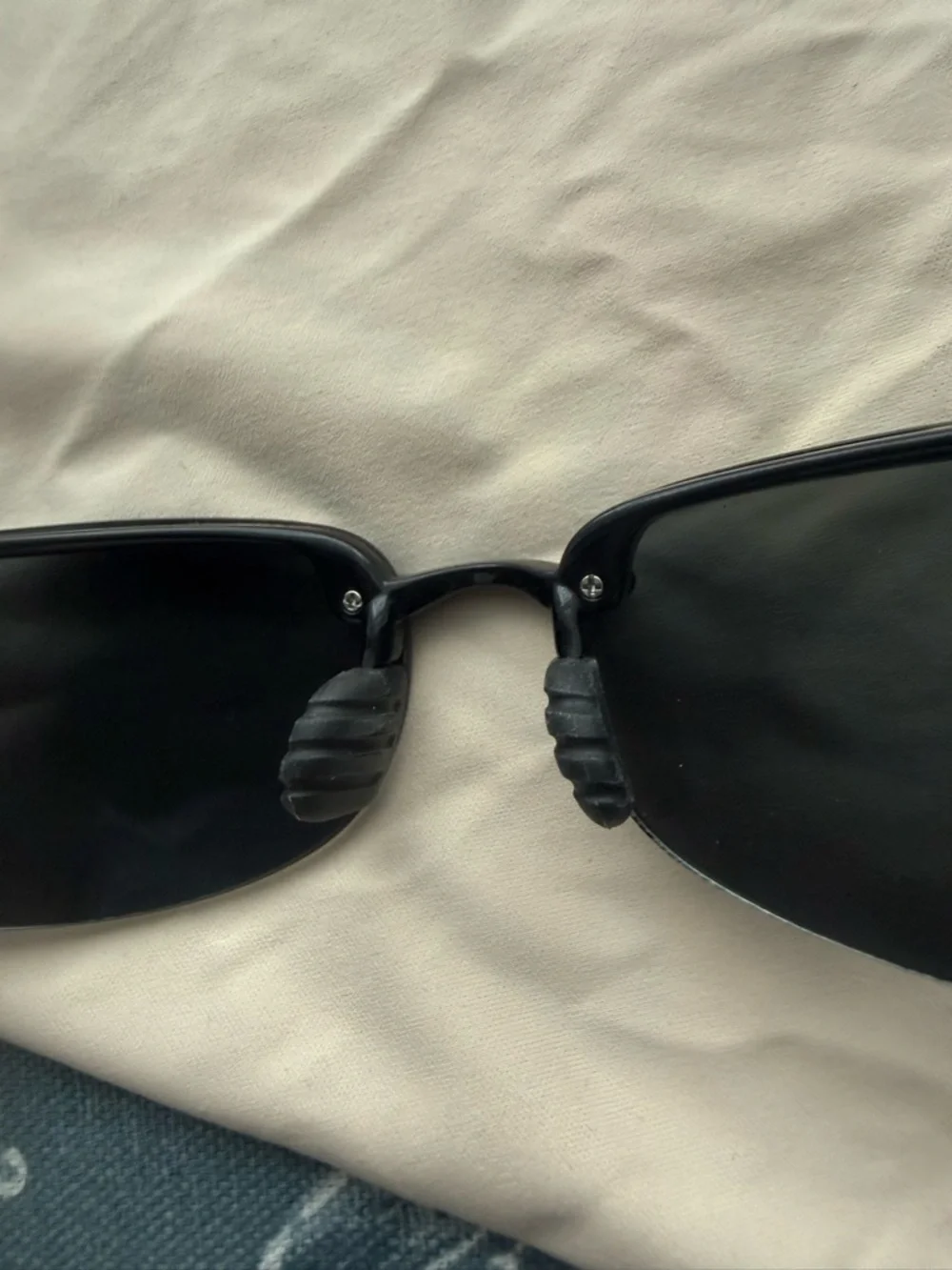 Maui Jim sport Black sunglasses cloth and Embossed Logo Sunglass Case with clip